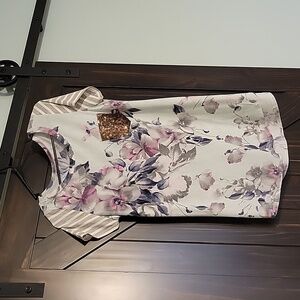 Women's Tunic style shirt size small